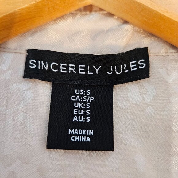 SINCERELY Jules Cream Silky Floral Imprint Button Down Shirt Size Small - Picture 5 of 9